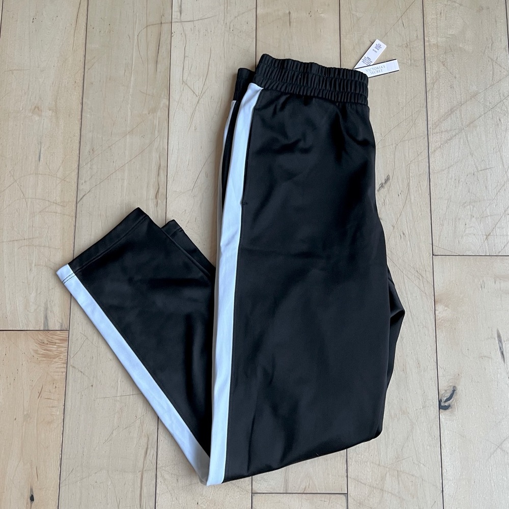 NWT Victoria’s Secret Sport Black Jogger